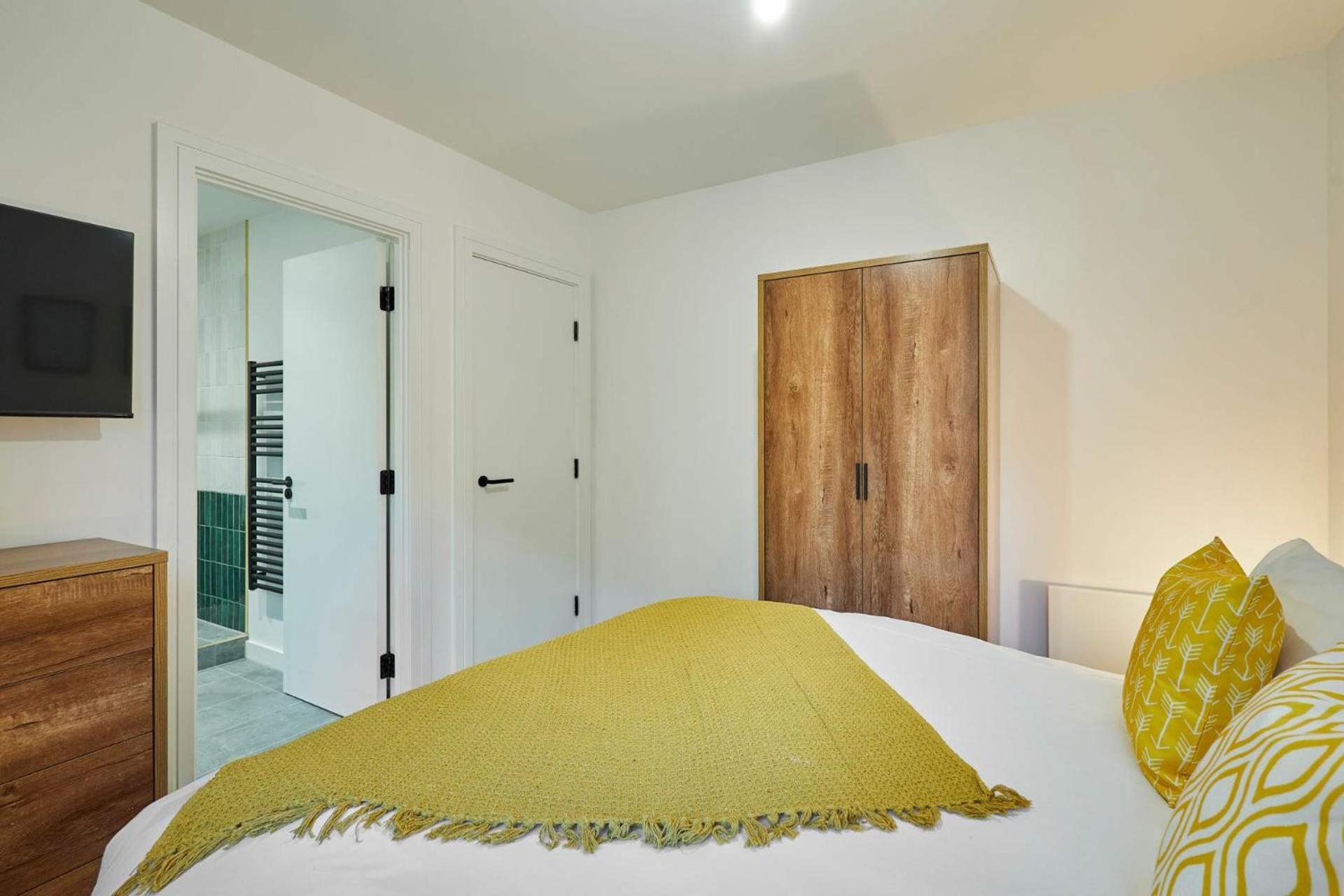 Host & - Lockside House
